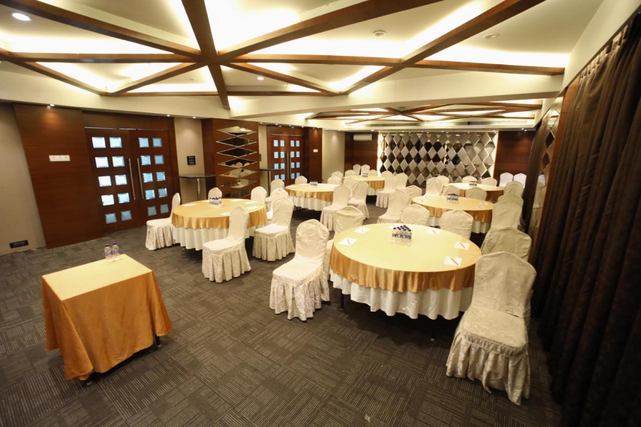 The Byke Suraj Plaza Pure Veg, Thane Exterior foto