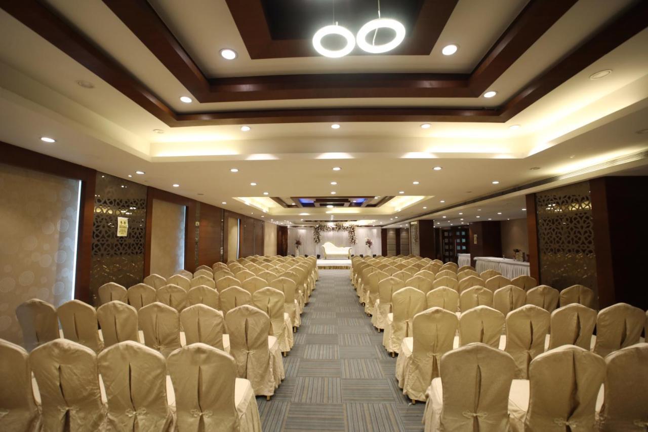 The Byke Suraj Plaza Pure Veg, Thane Exterior foto