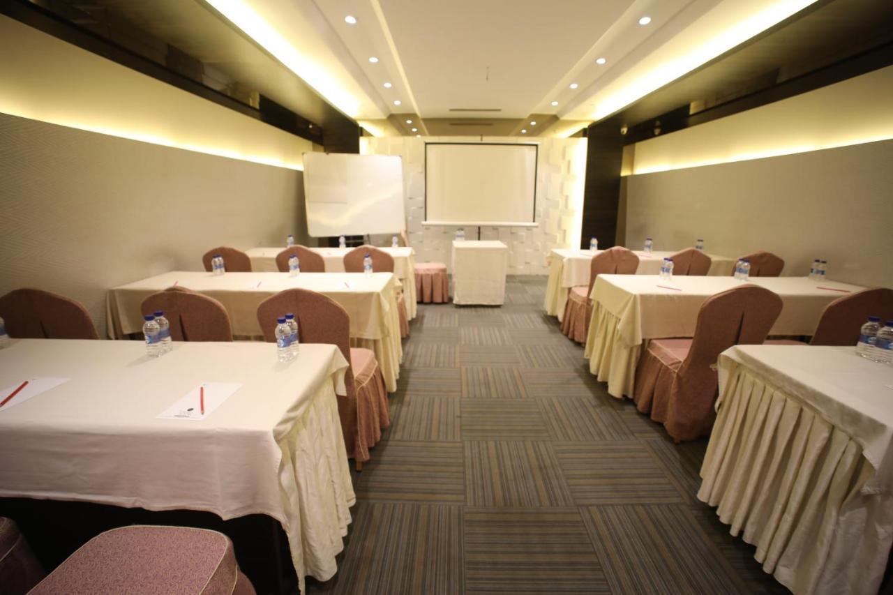 The Byke Suraj Plaza Pure Veg, Thane Exterior foto