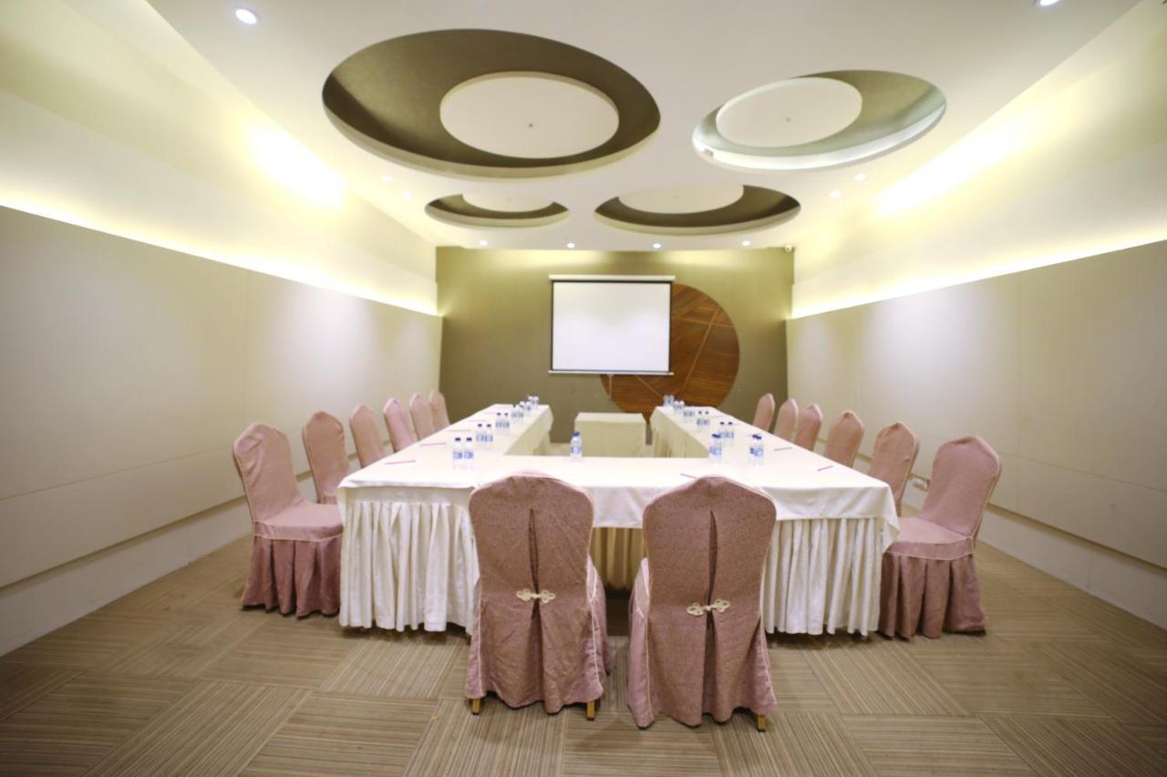The Byke Suraj Plaza Pure Veg, Thane Exterior foto