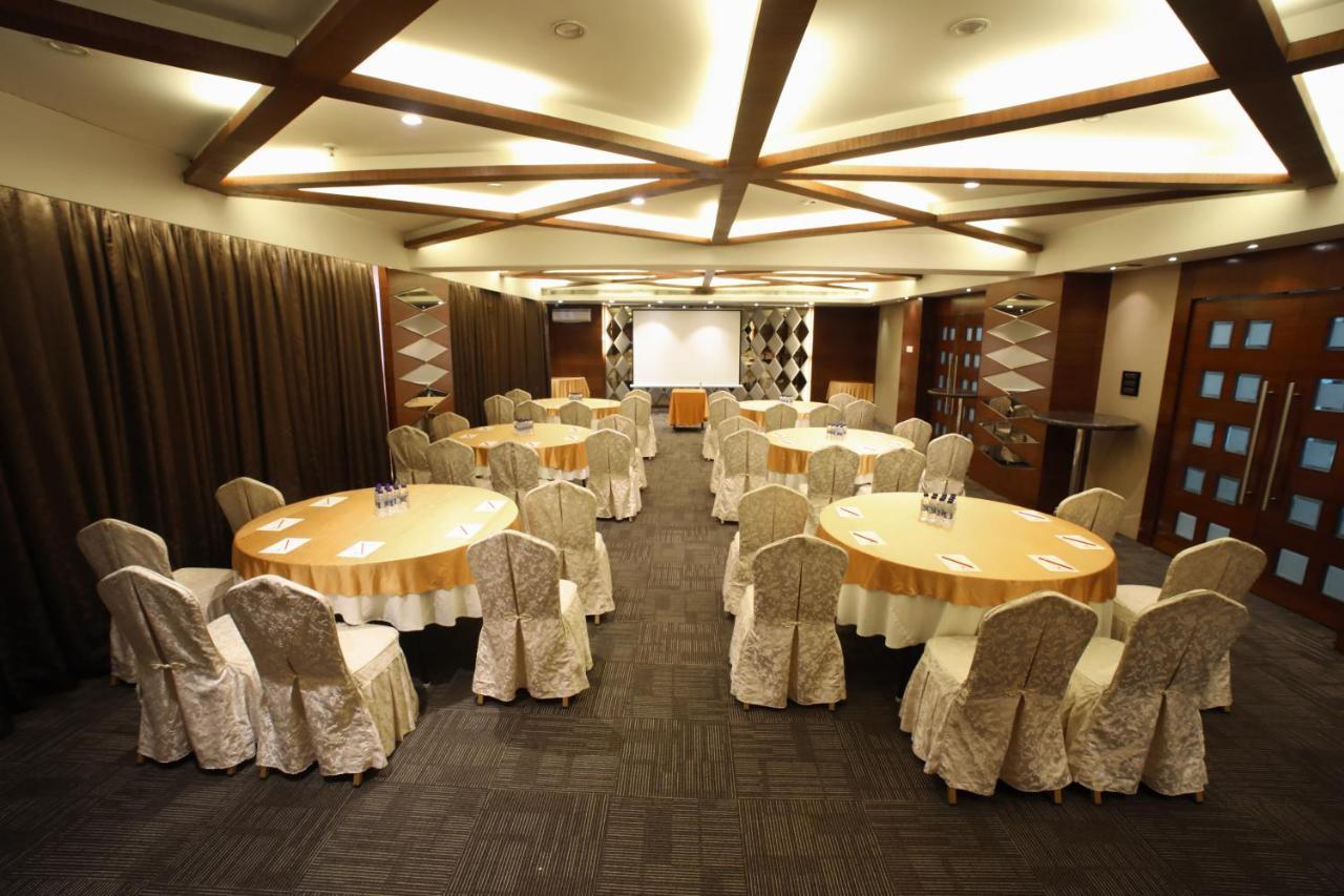 The Byke Suraj Plaza Pure Veg, Thane Exterior foto