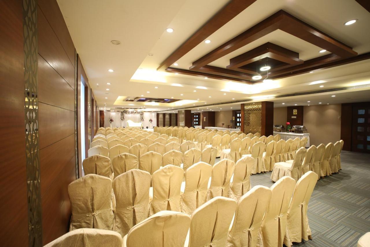 The Byke Suraj Plaza Pure Veg, Thane Exterior foto